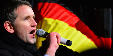 Jetzt spenden und Rechtsextremismus die Stirn bieten!